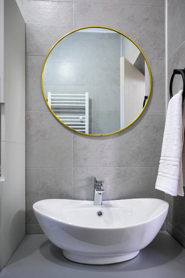 Nina House Apartment Targu Jiu Exterior photo