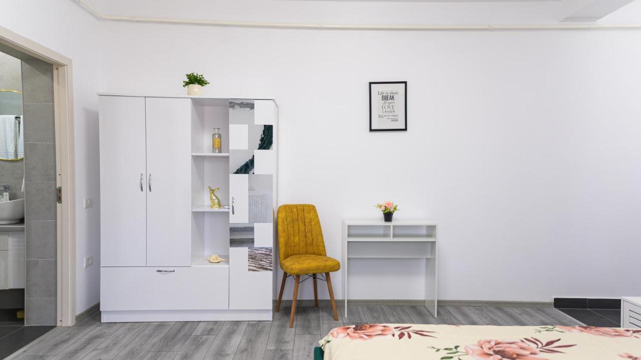 Nina House Apartment Targu Jiu Exterior photo